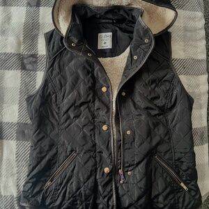 Puffer vest with hood